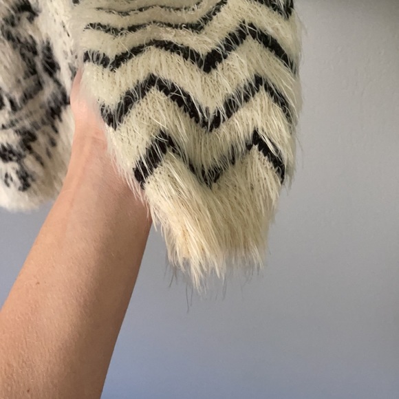 Tiger Sweater - Picture 3 of 4